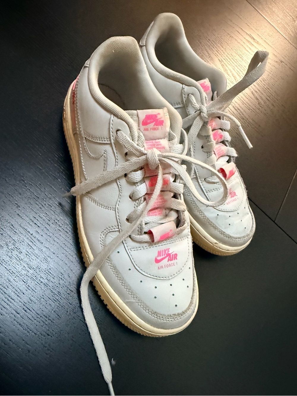 Nike Women’s Low-Top Sneakers in Gray with Pink Details